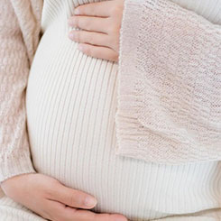 我是Alex🚅🏉由于背部采用了👨‍👩‍👧🧡典型的“🛹三摄”三角🇵🇫